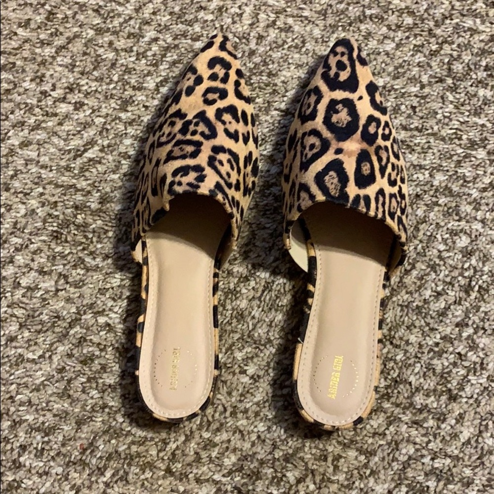 Never worn, Leopard print mules